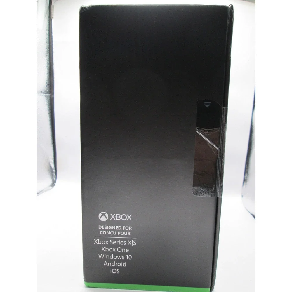 NIB Razer Xbox Limited Star Wars Mandalorian Beskar Controller + Charging Stand